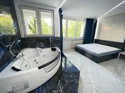 Łazienka w obiekcie YOURAPART Karmelicka z Jacuzzi