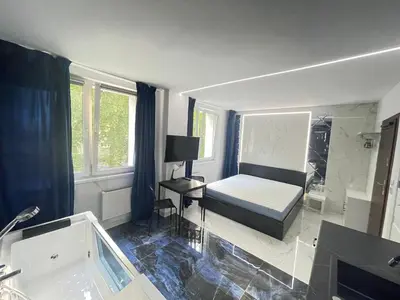 Łóżko lub łóżka w pokoju w obiekcie YOURAPART Karmelicka z Jacuzzi