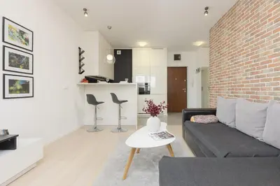 Kuchnia lub aneks kuchenny w obiekcie Subtle Colors Apartment in Warsaw with Furnished Balcony by Noclegi Renters