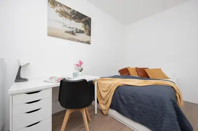 Łóżko lub łóżka w pokoju w obiekcie Wyjątkowy Apartament z 1 sypialnią Sierakowskiego by Noclegi Renters