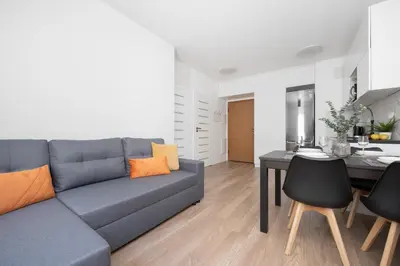 Część wypoczynkowa w obiekcie Wyjątkowy Apartament z 1 sypialnią Sierakowskiego by Noclegi Renters