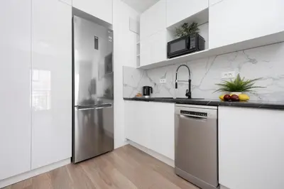 Kuchnia lub aneks kuchenny w obiekcie Wyjątkowy Apartament z 1 sypialnią Sierakowskiego by Noclegi Renters