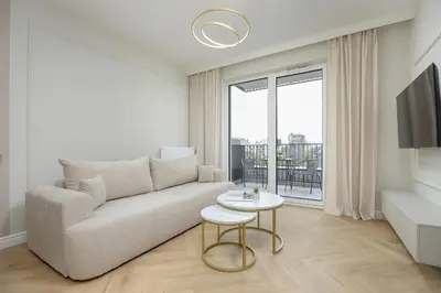 Telewizja i/lub zestaw kina domowego w obiekcie Żupnicza Elegant Apartment with Balcony Warsaw by Noclegi Renters