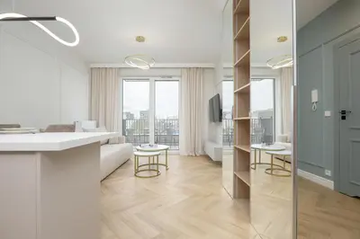 Telewizja i/lub zestaw kina domowego w obiekcie Żupnicza Elegant Apartment with Balcony Warsaw by Noclegi Renters