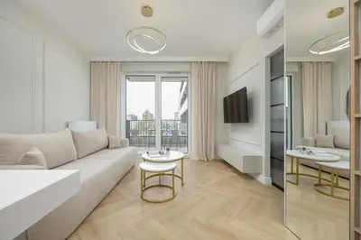 Telewizja i/lub zestaw kina domowego w obiekcie Żupnicza Elegant Apartment with Balcony Warsaw by Noclegi Renters