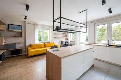 Kuchnia lub aneks kuchenny w obiekcie Saska Kępa Comfy Apartment by BookingHost