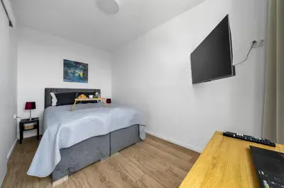 Telewizja i/lub zestaw kina domowego w obiekcie 7th Floor Warsaw Włochy Apt - Balcony, Workspace - by Rentujemy