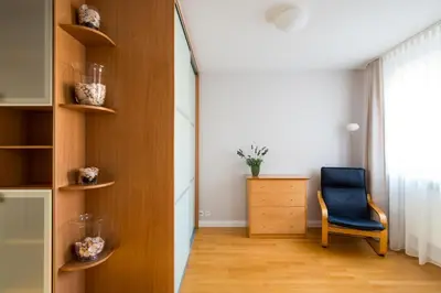 Plan piętra w obiekcie Metro Imielin 2-Bedroom Apartment by BookingHost