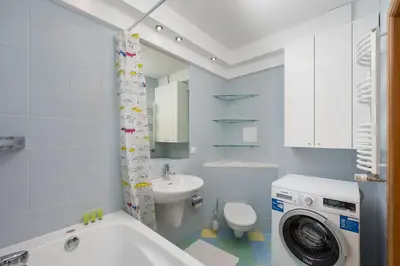 Łazienka w obiekcie Metro Imielin 2-Bedroom Apartment by BookingHost