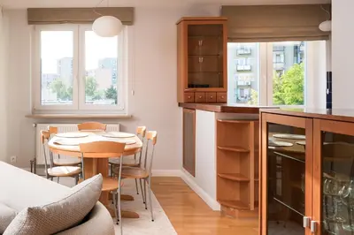 Plan piętra w obiekcie Metro Imielin 2-Bedroom Apartment by BookingHost