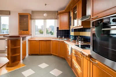 Kuchnia lub aneks kuchenny w obiekcie Metro Imielin 2-Bedroom Apartment by BookingHost