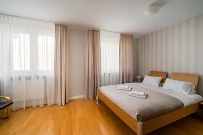 Łóżko lub łóżka w pokoju w obiekcie Metro Imielin 2-Bedroom Apartment by BookingHost