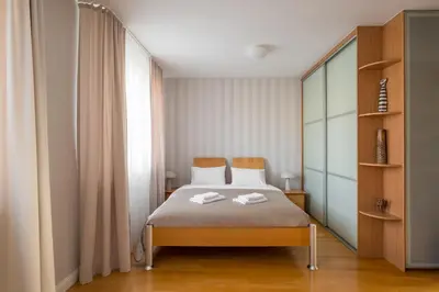 Łóżko lub łóżka w pokoju w obiekcie Metro Imielin 2-Bedroom Apartment by BookingHost