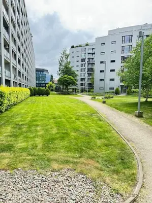 Ogród w obiekcie Wygodna kawalerka Grójecka 194