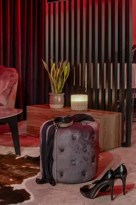 Część wypoczynkowa w obiekcie Secret BDSM - Stylowy i klimatyczny apartament dla dorosłych, NEW - Fotel GYNO, klimatyzacja, parking podziemny