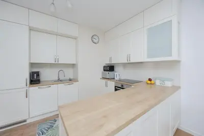 Kuchnia lub aneks kuchenny w obiekcie Klimatyzowany Apartament w Stolicy by Noclegi Renters