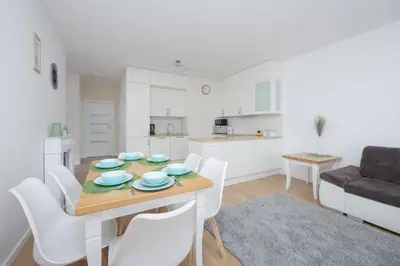 Kuchnia lub aneks kuchenny w obiekcie Klimatyzowany Apartament w Stolicy by Noclegi Renters