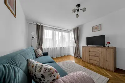 Telewizja i/lub zestaw kina domowego w obiekcie Warsaw Central Apt - 9th Floor, Balcony, Tram&Bus - by Rentujemy