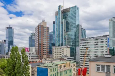 Widok na miasto Warszawa z tego apartamentu