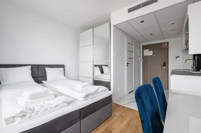 Łóżko lub łóżka w pokoju w obiekcie RentPlanet - Apartamenty Pileckiego