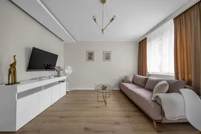 Telewizja i/lub zestaw kina domowego w obiekcie Warsaw Praga - Parking & Balcony - by Rentujemy