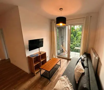 Telewizja i/lub zestaw kina domowego w obiekcie Lineburg Villa Apartments