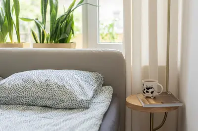 Łóżko lub łóżka w pokoju w obiekcie GreenPoint Hoża Apartment
