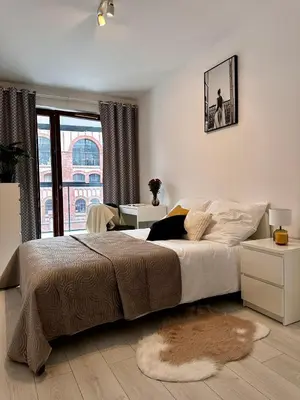 Łóżko lub łóżka w pokoju w obiekcie Apartment A85 City Centre, free parking