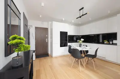 Kuchnia lub aneks kuchenny w obiekcie Beautiful Apartment with Balcony in Heart of Warsaw by Noclegi Renters