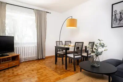 Telewizja i/lub zestaw kina domowego w obiekcie Nowolipki 9 SuperApart Blisko metra Ratusz