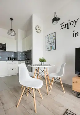 Telewizja i/lub zestaw kina domowego w obiekcie Prymasa Tysiąclecia Comfort Apartment by BookingHost