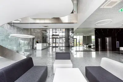 Część wypoczynkowa w obiekcie Prymasa Tysiąclecia Comfort Apartment by BookingHost