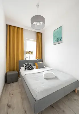 Łóżko lub łóżka w pokoju w obiekcie Prymasa Tysiąclecia Comfort Apartment by BookingHost
