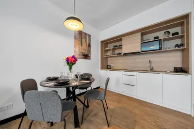 Kuchnia lub aneks kuchenny w obiekcie Warsaw National Stadium Apt - Parking, Workspace - by Rentujemy