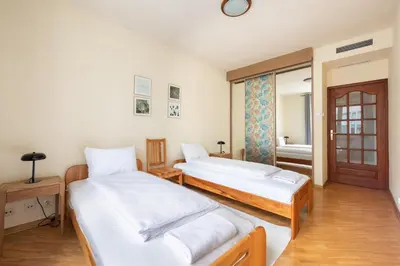 Łóżko lub łóżka w pokoju w obiekcie Wola Norblin Spacious Apartment by BookingHost
