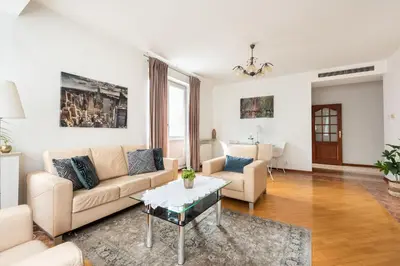 Część wypoczynkowa w obiekcie Wola Norblin Spacious Apartment by BookingHost