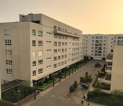 Budynek, w którym mieści się apartament