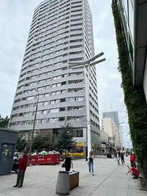 Budynek, w którym mieści się apartament