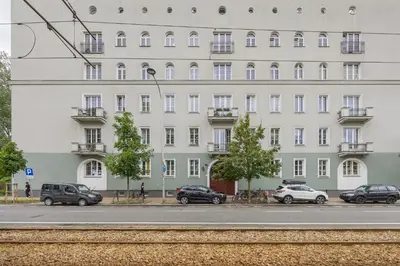 Budynek, w którym mieści się apartament