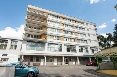 Budynek, w którym mieści się apartament