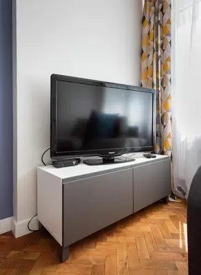 Telewizja i/lub zestaw kina domowego w obiekcie National Stadium Chic Studio by BookingHost