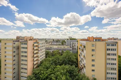 Widok na miasto Warszawa z tego apartamentu