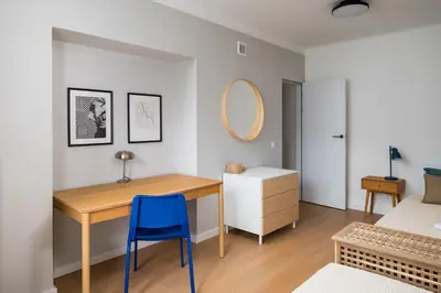 Łóżko lub łóżka w pokoju w obiekcie Metro Racławicka Loft Apartment by BookingHost