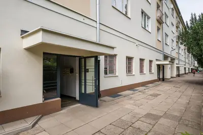 Budynek, w którym mieści się apartament
