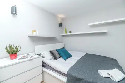 Łóżko lub łóżka w pokoju w obiekcie Warsaw Inside Solec III