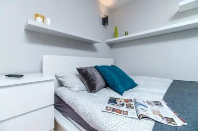 Łóżko lub łóżka w pokoju w obiekcie Warsaw Inside Solec III