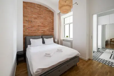 Łóżko lub łóżka w pokoju w obiekcie Wilcza City Centre Deluxe Apartment by BookingHost
