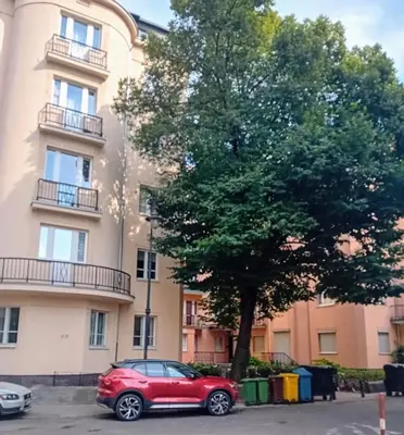 Budynek, w którym mieści się apartament
