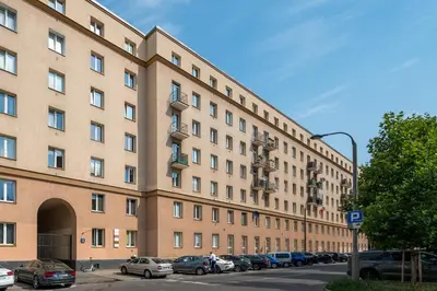 Budynek, w którym mieści się apartament