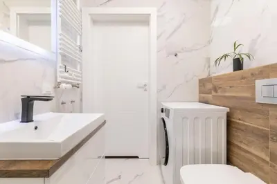 Łazienka w obiekcie Prestigious & Classy Apartment Next To The Metro Station by Noclegi Renters